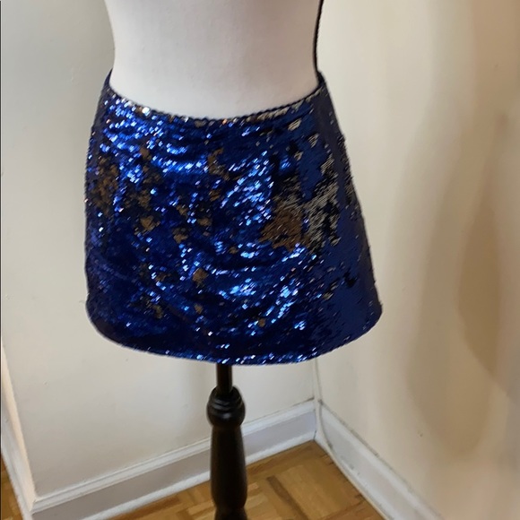 Blue “brush” sequin mini skirt - Picture 2 of 6